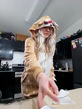 Snapshot of ScarletCallings420 chatting on 02/17/25, 07:53 ScarletCallings420 online show from 02/17/25, 07:53