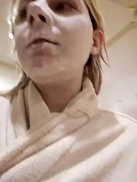 Snapshot of ScarletCallings420 chatting on 02/18/25, 04:37 ScarletCallings420 online show from 02/18/25, 04:37