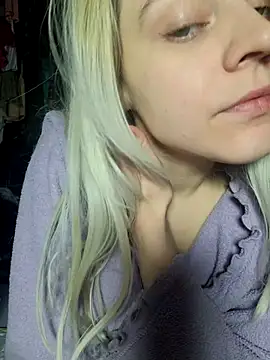 Snapshot of ScarletCallings420 chatting on 02/23/25, 03:29 ScarletCallings420 online show from 02/23/25, 03:29