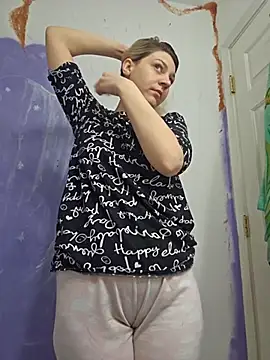 Snapshot of ScarletCallings420 chatting on 02/28/25, 03:04 ScarletCallings420 online show from 02/28/25, 03:04