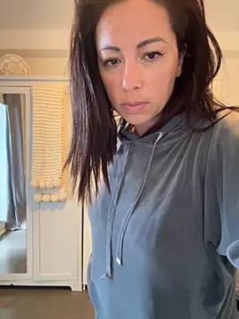 kymii online show from 10/26/25, 06:30