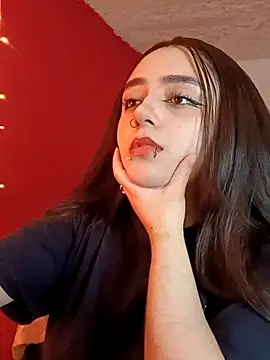 Snapshot of IvonneT chatting on 10/20/25, 12:00 IvonneT online show from 10/20/25, 12:00