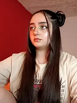 Snapshot of IvonneT chatting on 11/02/25, 09:39 IvonneT online show from 11/02/25, 09:39