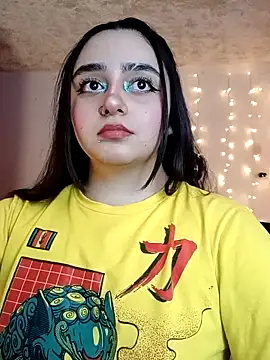 Snapshot of IvonneT chatting on 11/26/25, 02:01 IvonneT online show from 11/26/25, 02:01