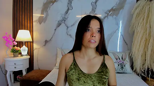 Snapshot of hannahill69 chatting on 02/21/25, 04:40 hannahill69 online show from 02/21/25, 04:40