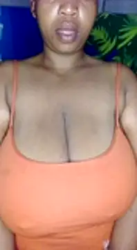 Snapshot of winterqueenx chatting on 01/10/25, 01:21 winterqueenx online show from 01/10/25, 01:21