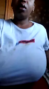 Snapshot of winterqueenx chatting on 02/25/25, 03:52 winterqueenx online show from 02/25/25, 03:52