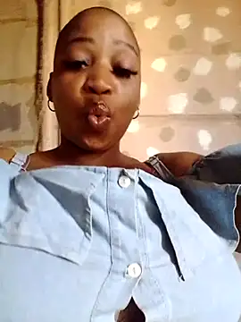 Snapshot of winterqueenx chatting on 02/28/25, 03:04 winterqueenx online show from 02/28/25, 03:04