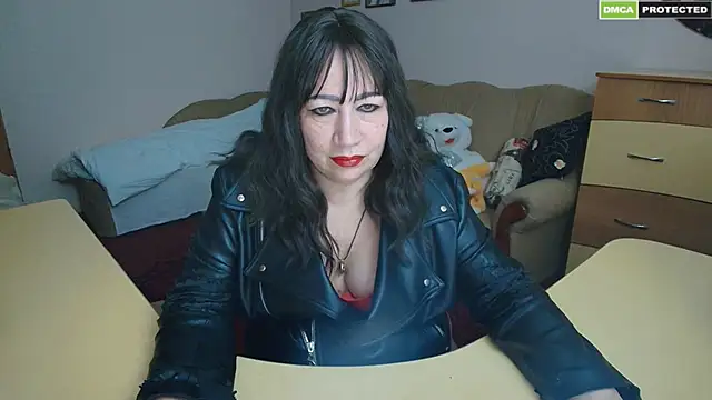 Lucretia Goldi  online show from 03/06/25, 07:32