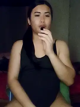 Snapshot of NannyNannybabe chatting on 12/10/24, 02:06 NannyNannybabe online show from 12/10/24, 02:06