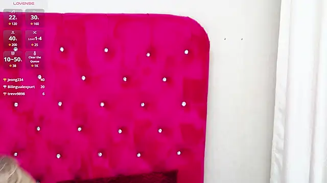 LoraDelNiro online show from 01/08/25, 07:45