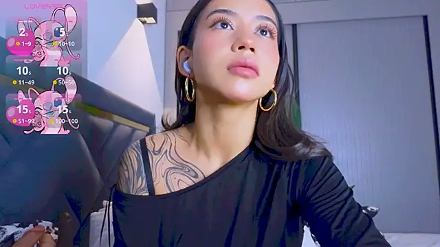 Mia Tin online show from 11/12/25, 03:34