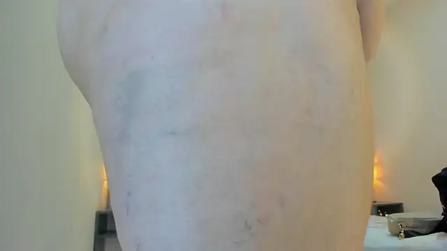 Snapshot of EYMI_TOMSOM chatting on 10/20/25, 10:38 EYMI TOMSOM online show from 10/20/25, 10:38