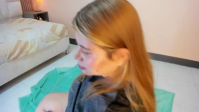 Snapshot of EYMI_TOMSOM chatting on 10/28/25, 11:03 EYMI TOMSOM online show from 10/28/25, 11:03