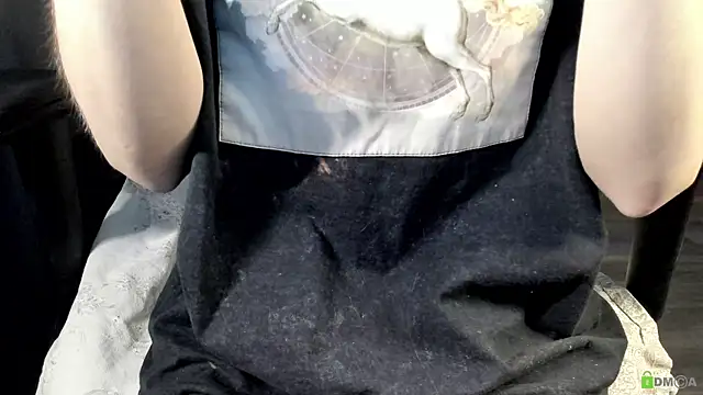 Snapshot of Courtney_Luv chatting on 10/26/25, 04:24 Courtney Luv online show from 10/26/25, 04:24