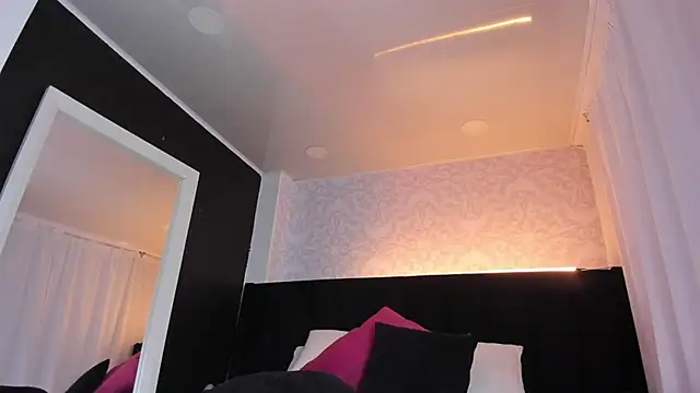 Snapshot of _liathompsom09 chatting on 03/13/25, 03:06 liathompsom09 online show from 03/13/25, 03:06