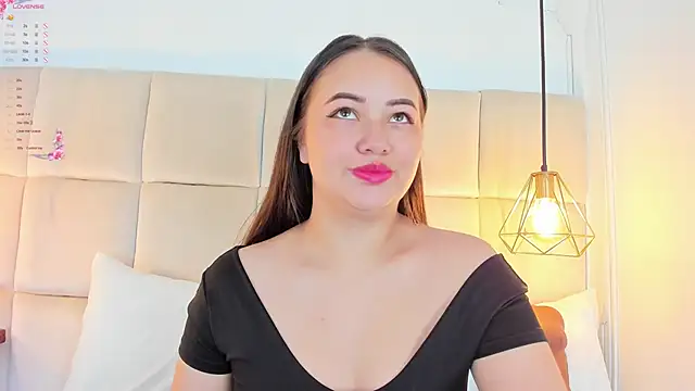 Snapshot of AnaisClark chatting on 12/19/24, 11:29 AnaisClark online show from 12/19/24, 11:29