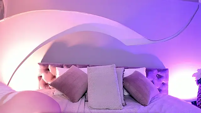 Nicolle W online show from 02/01/25, 11:43