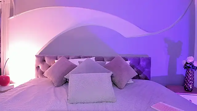 Nicolle W online show from 03/01/25, 12:01