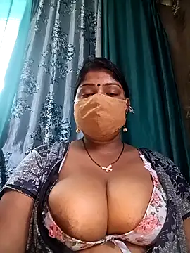 Snapshot of neha-bhabhi chatting on 03/11/25, 09:13 neha-bhabhi online show from 03/11/25, 09:13