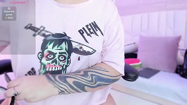 io chie  online show from 02/01/25, 04:14