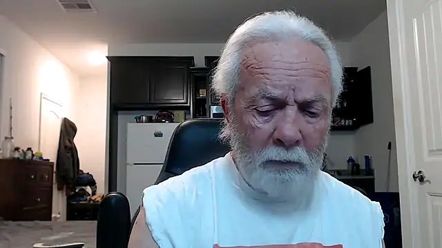 Snapshot of rockpoint69 chatting on 12/11/24, 12:44 rockpoint69 online show from 12/11/24, 12:44