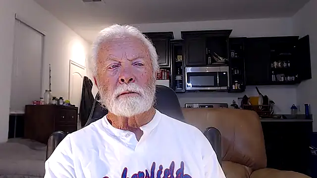 Snapshot of rockpoint69 chatting on 12/19/24, 12:02 rockpoint69 online show from 12/19/24, 12:02