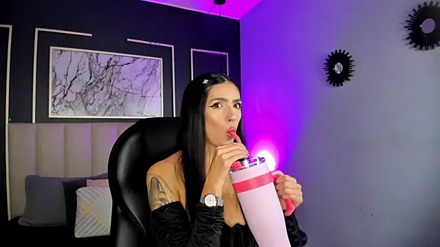 Snapshot of Samantha_Brooke chatting on 03/04/25, 01:17 Samantha Brooke online show from 03/04/25, 01:17