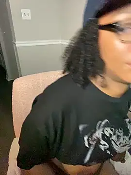 Snapshot of EatSweetMolly chatting on 09/28/25, 11:48 EatSweetMolly online show from 09/28/25, 11:48