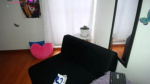 sexylatina001 online show from 10/27/25, 07:29