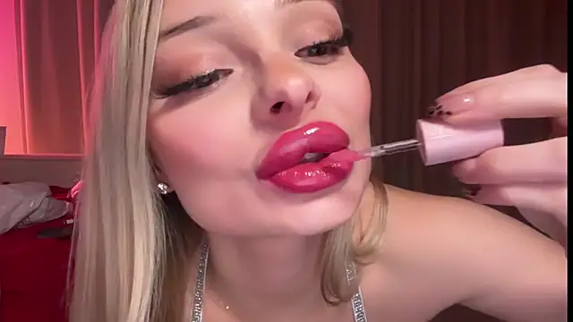 HannaXLove online show from 11/17/25, 04:24