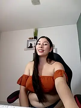 Snapshot of bella_99_ chatting on 02/07/25, 02:47 bella 99 online show from 02/07/25, 02:47