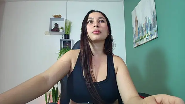 Snapshot of bella_99_ chatting on 02/14/25, 03:36 bella 99 online show from 02/14/25, 03:36