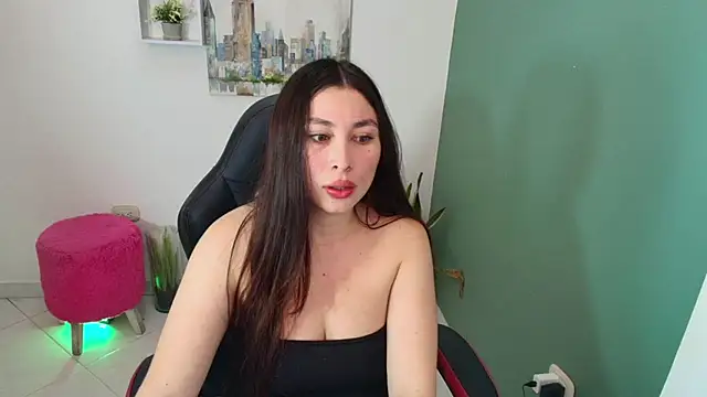 Snapshot of bella_99_ chatting on 09/20/25, 01:12 bella 99 online show from 09/20/25, 01:12