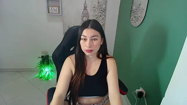 Snapshot of bella_99_ chatting on 10/22/25, 12:16 bella 99 online show from 10/22/25, 12:16