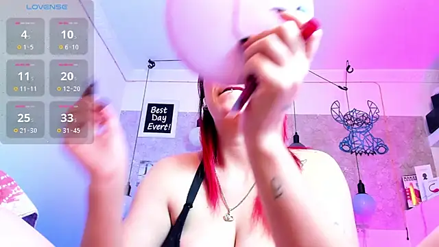 Snapshot of Rebeca_xs chatting on 12/20/24, 07:33 Rebeca xs online show from 12/20/24, 07:33