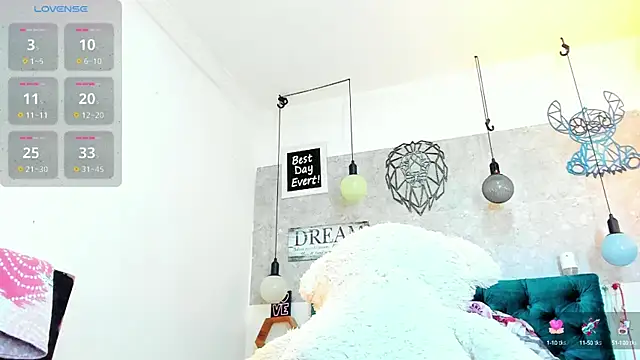 Snapshot of Rebeca_xs chatting on 10/10/25, 08:24 Rebeca xs online show from 10/10/25, 08:24