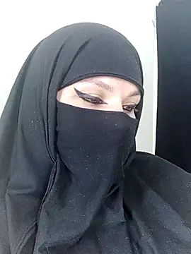 Snapshot of evelyn__salah chatting on 10/21/25, 10:10 evelyn salah online show from 10/21/25, 10:10