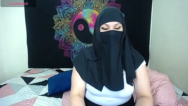 Snapshot of evelyn__salah chatting on 10/26/25, 12:49 evelyn salah online show from 10/26/25, 12:49