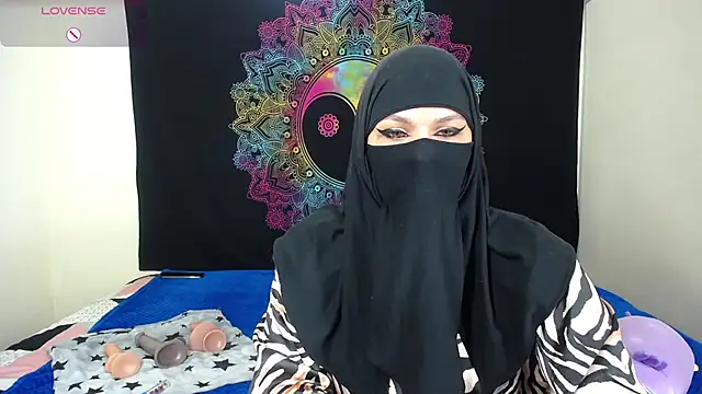 Snapshot of evelyn__salah chatting on 10/28/25, 09:13 evelyn salah online show from 10/28/25, 09:13