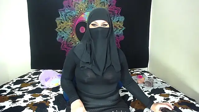 Snapshot of evelyn__salah chatting on 11/02/25, 10:12 evelyn salah online show from 11/02/25, 10:12