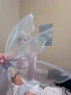 Snapshot of AmethystFoxx chatting on 10/06/25, 08:17 AmethystFoxx online show from 10/06/25, 08:17