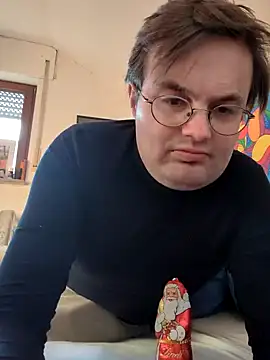 Snapshot of makau1 chatting on 12/25/24, 12:37 makau1 online show from 12/25/24, 12:37