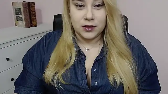 Snapshot of XgloryHAILEY chatting on 03/18/25, 10:26 XgloryHAILEY online show from 03/18/25, 10:26