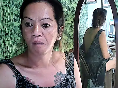 yummy 21xxx online show from 10/17/25, 01:31