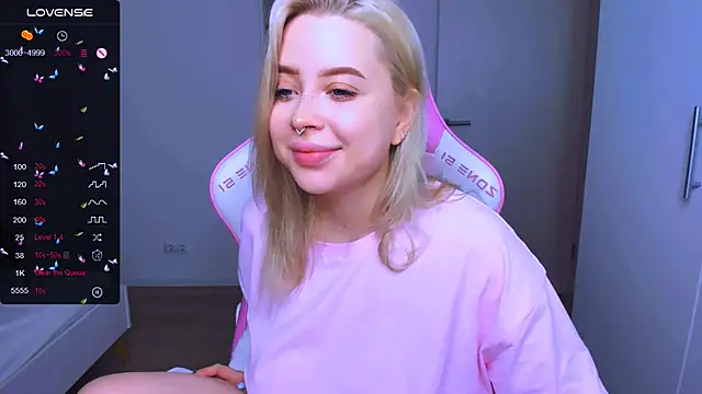 MonaLauu online show from 12/13/24, 11:39