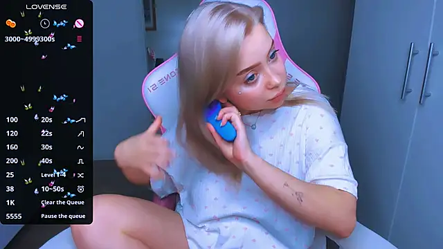 MonaLauu online show from 12/28/24, 04:41