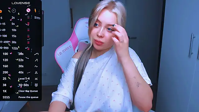 MonaLauu online show from 01/06/25, 05:19