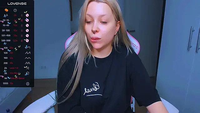 MonaLauu online show from 01/15/25, 11:21