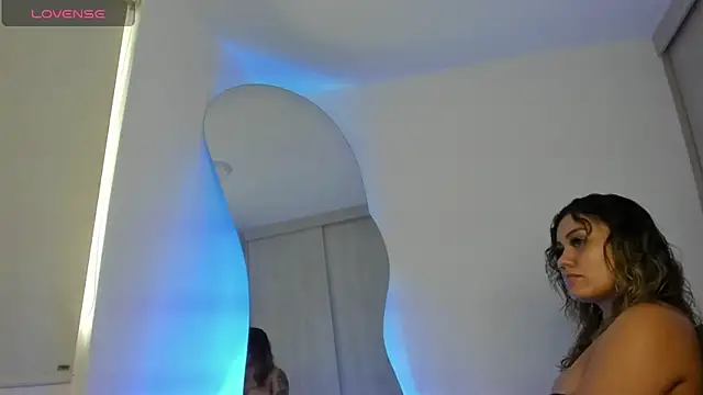 SussiVega online show from 10/20/25, 10:10